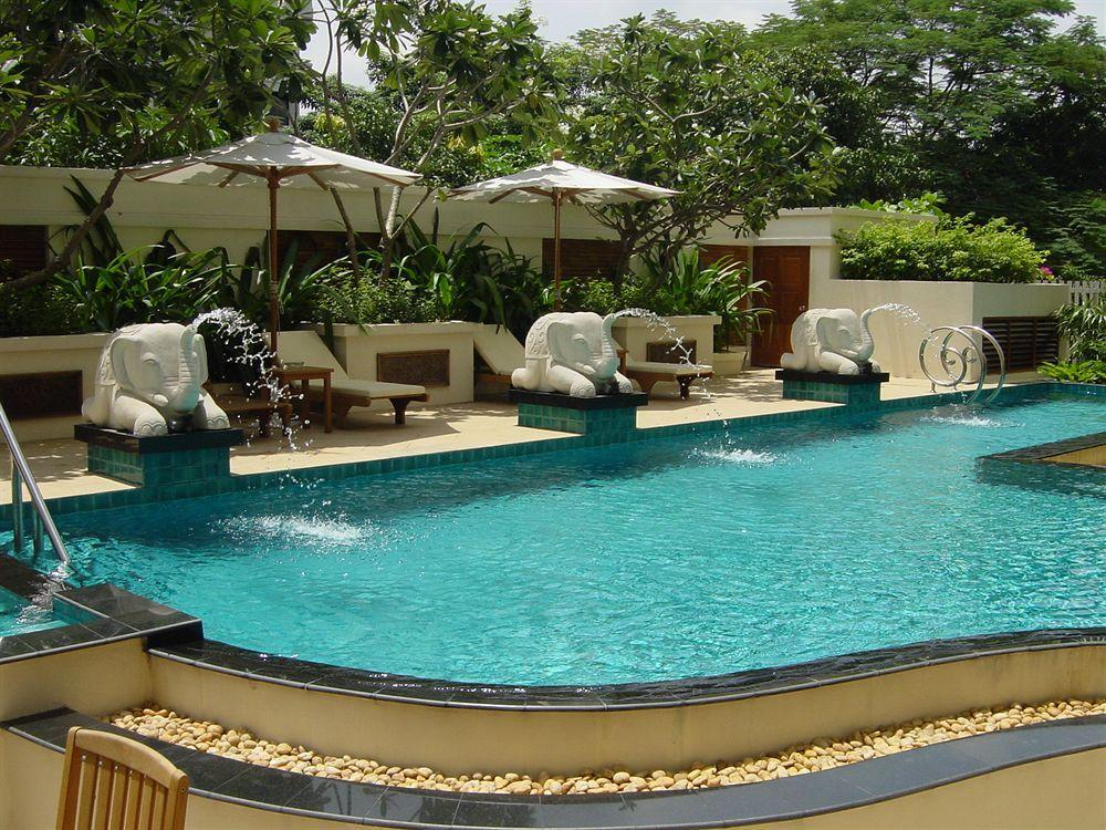 Gardengrove Suites Bangkok Esterno foto