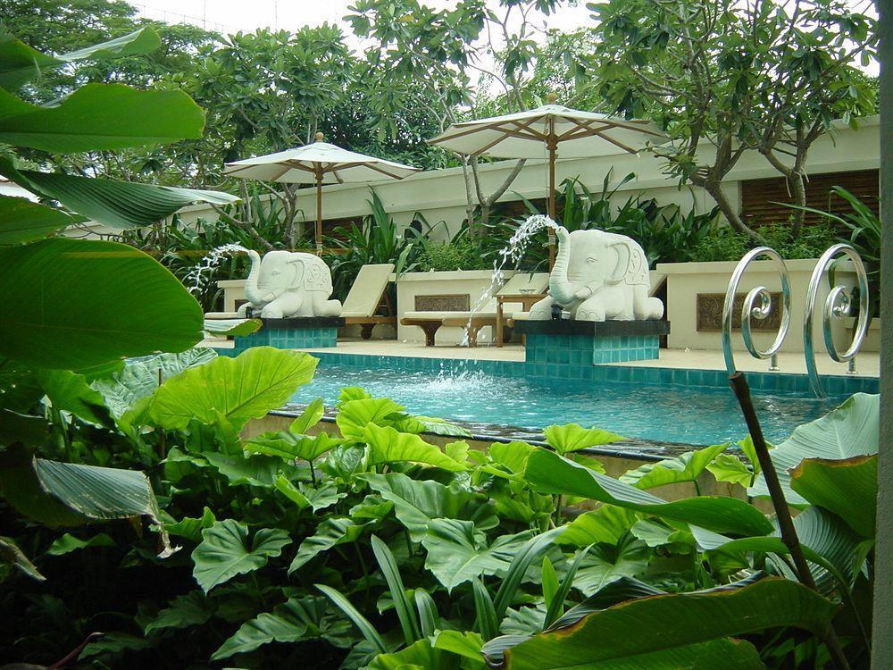 Gardengrove Suites Bangkok Esterno foto