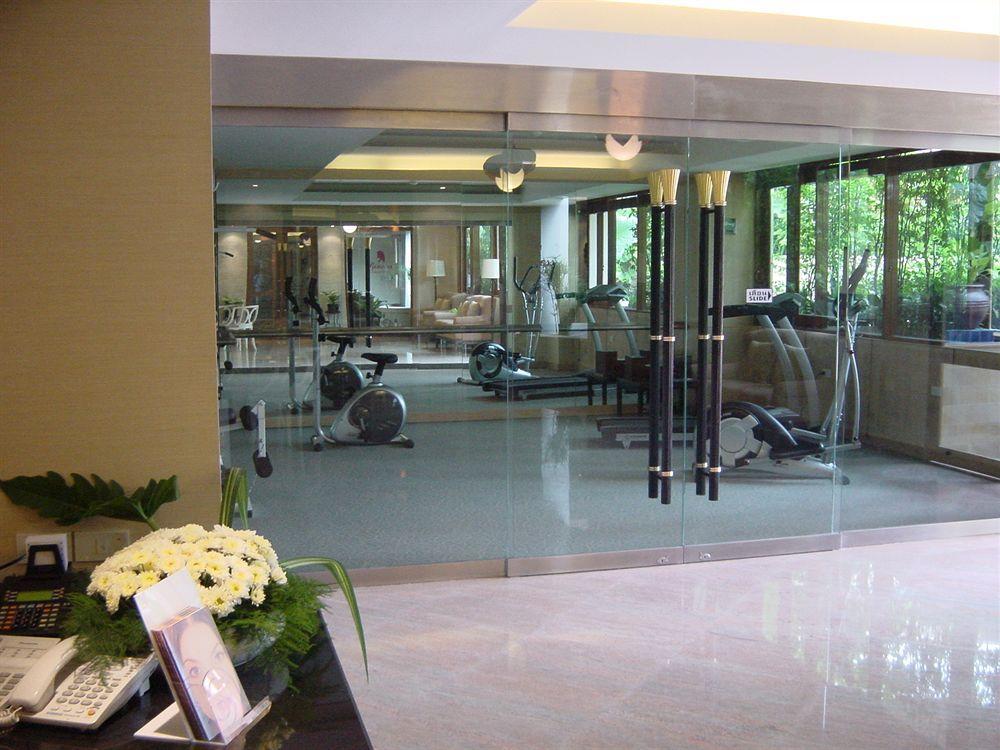 Gardengrove Suites Bangkok Esterno foto