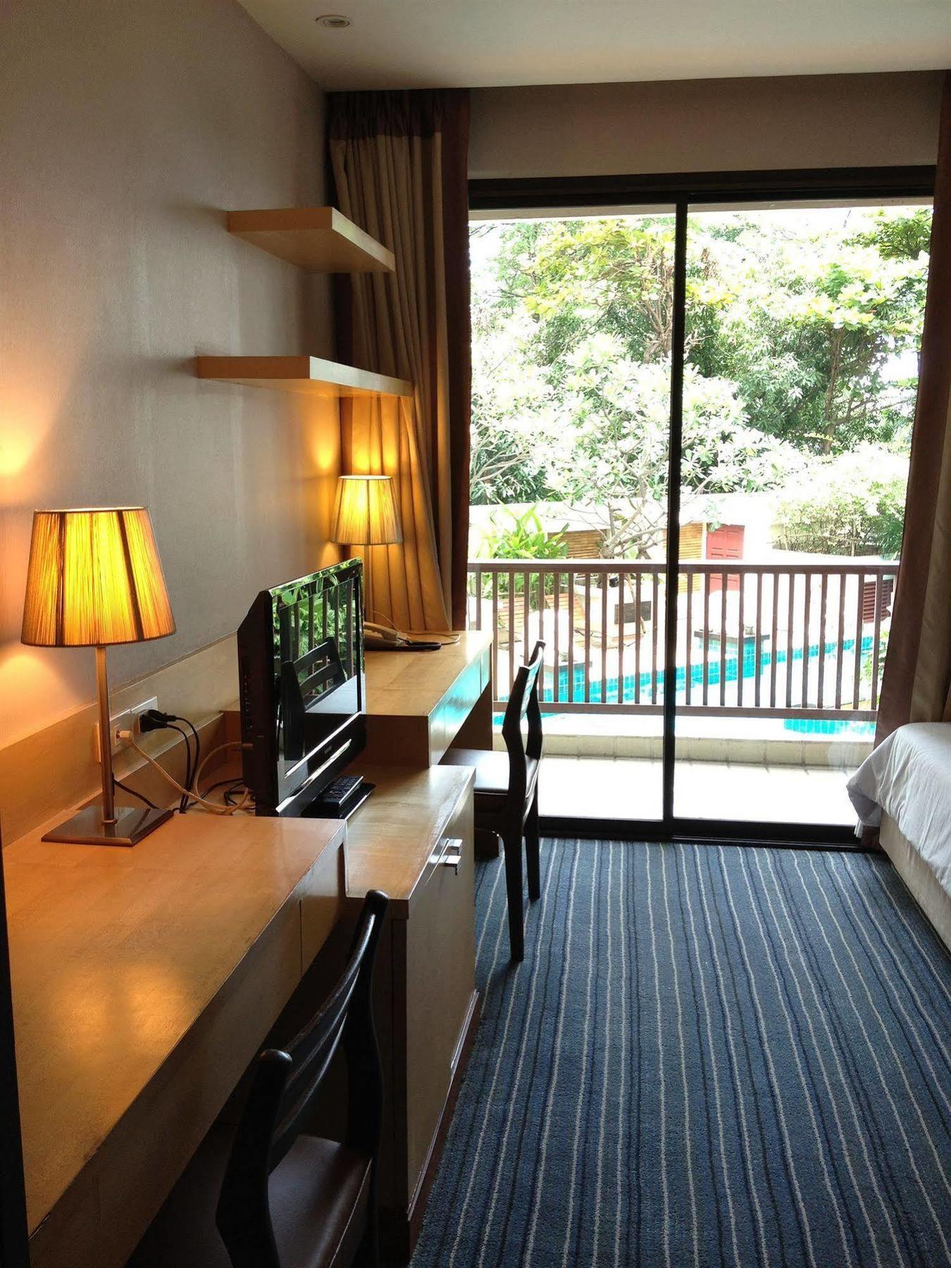 Gardengrove Suites Bangkok Esterno foto