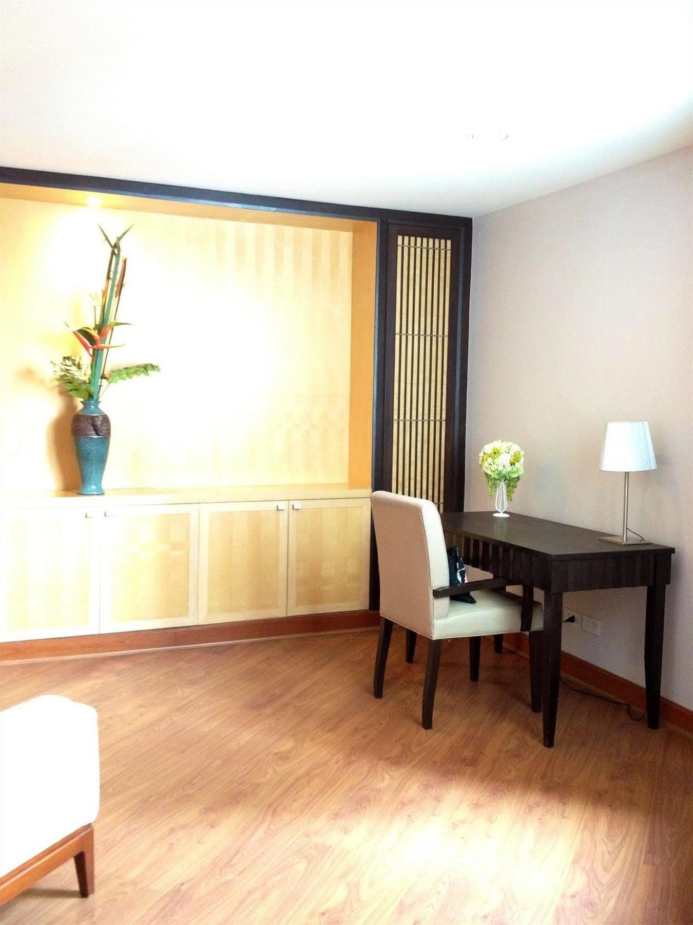 Gardengrove Suites Bangkok Esterno foto