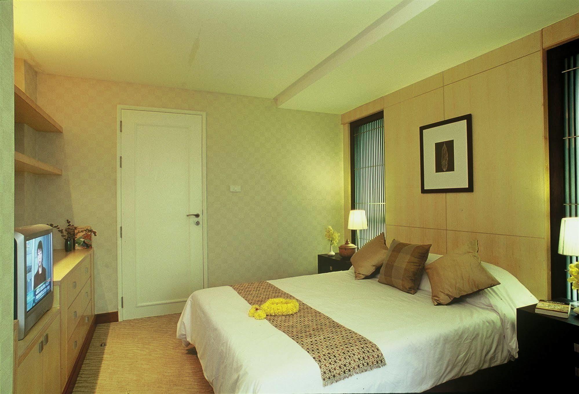 Gardengrove Suites Bangkok Esterno foto