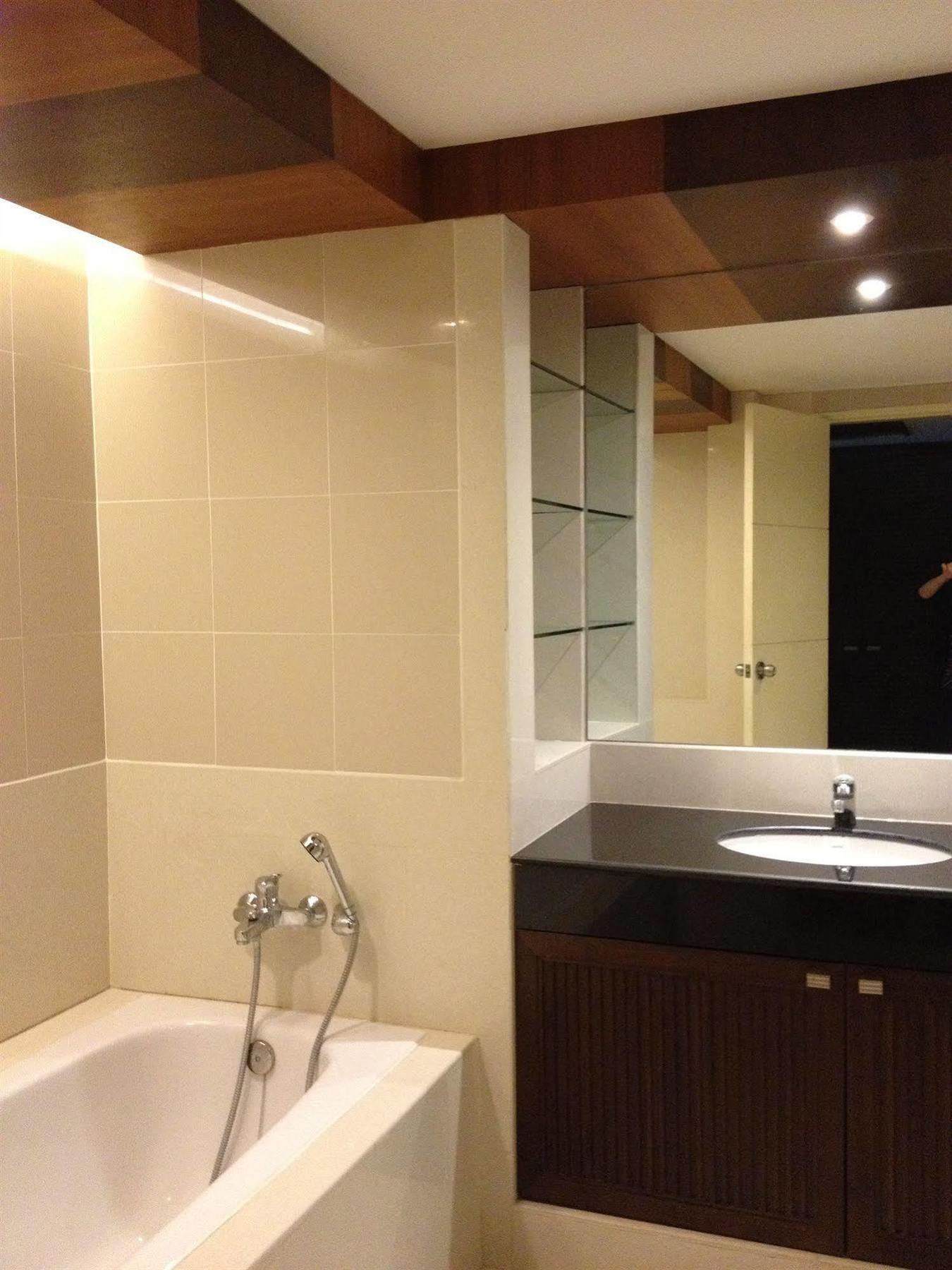 Gardengrove Suites Bangkok Esterno foto