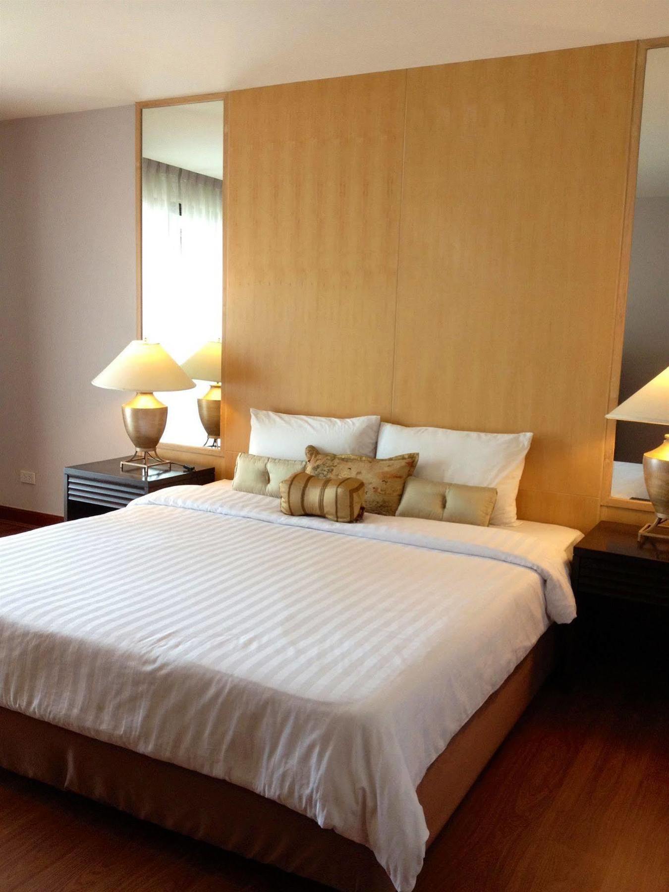 Gardengrove Suites Bangkok Esterno foto