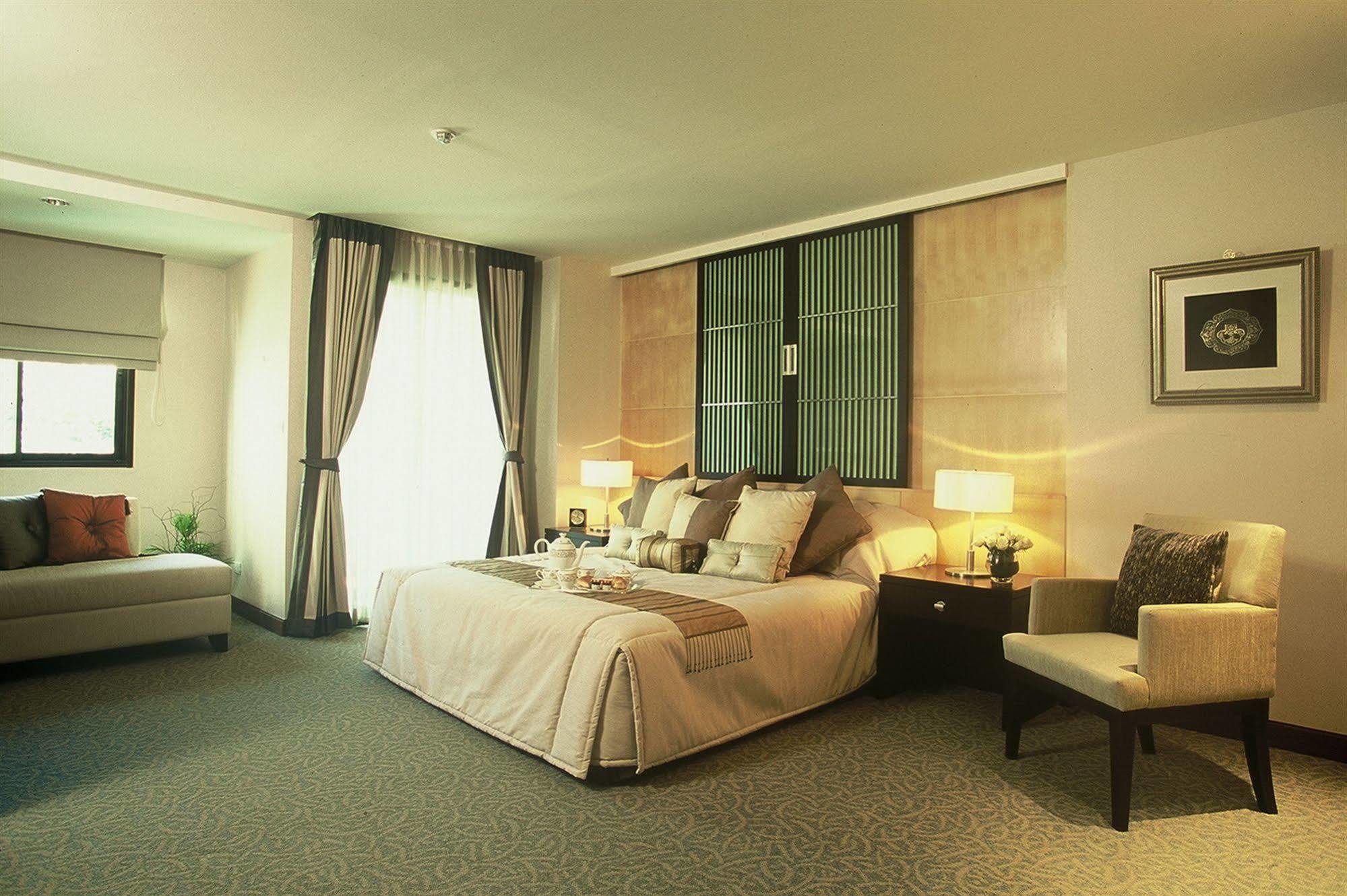 Gardengrove Suites Bangkok Esterno foto