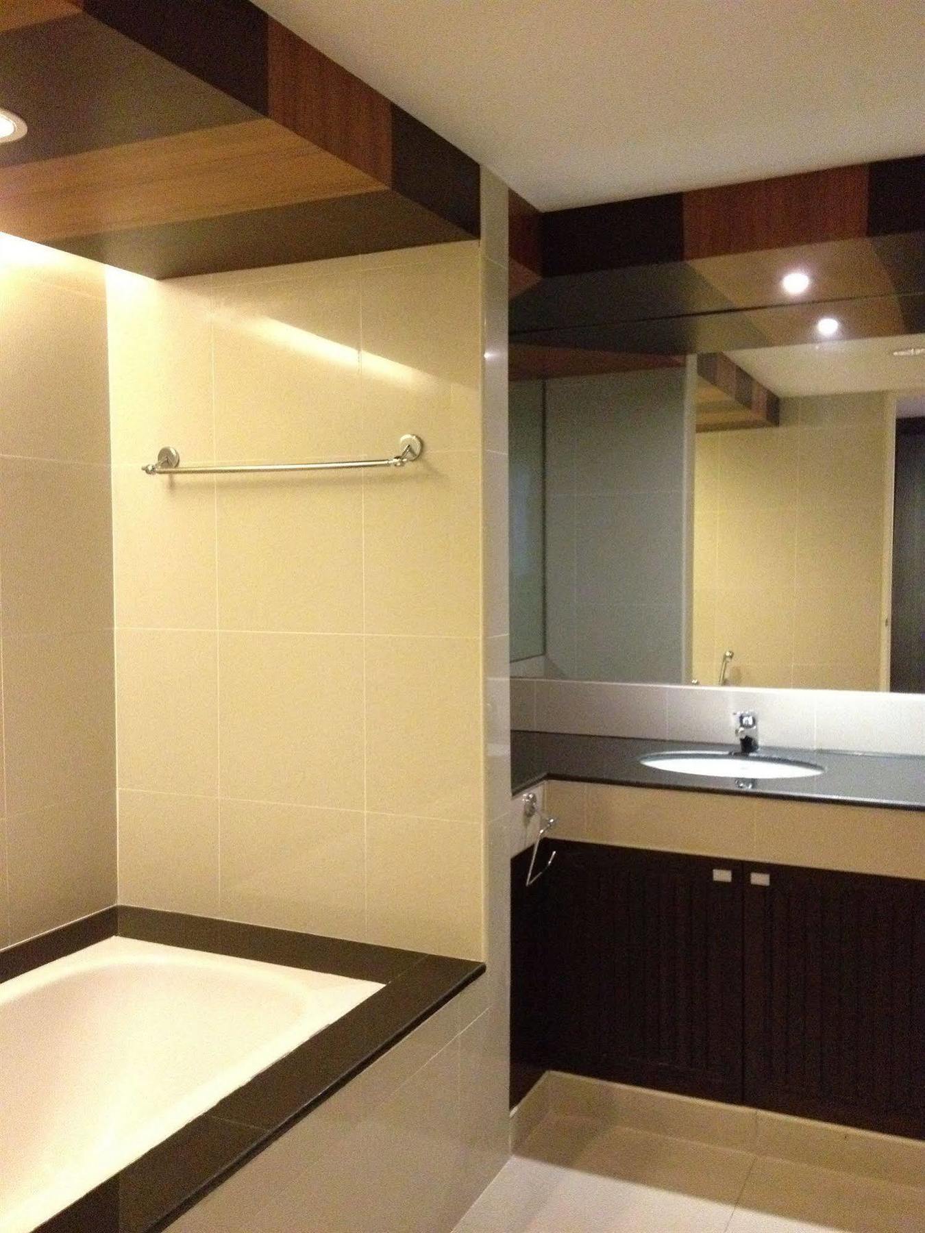 Gardengrove Suites Bangkok Esterno foto