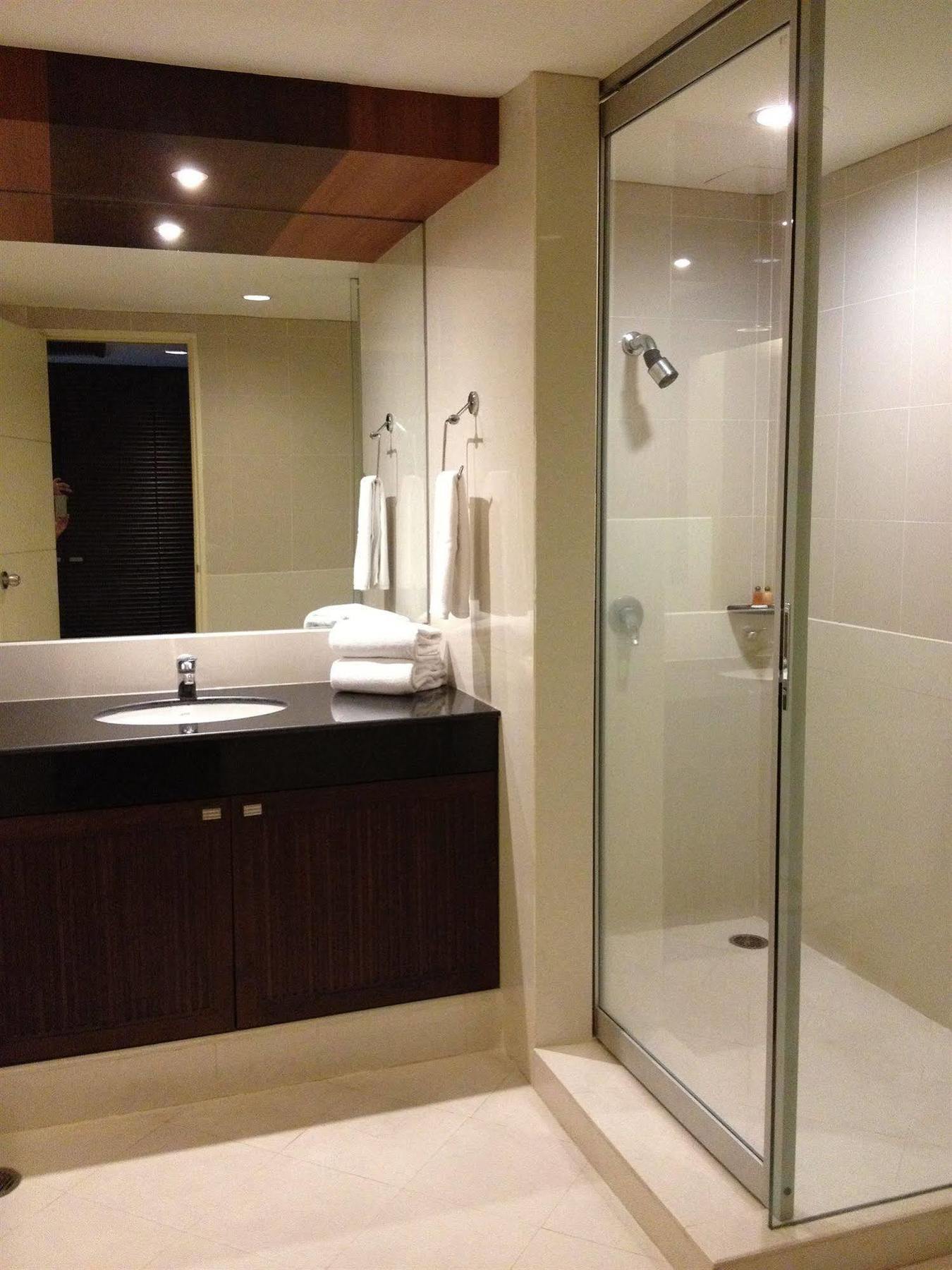Gardengrove Suites Bangkok Esterno foto