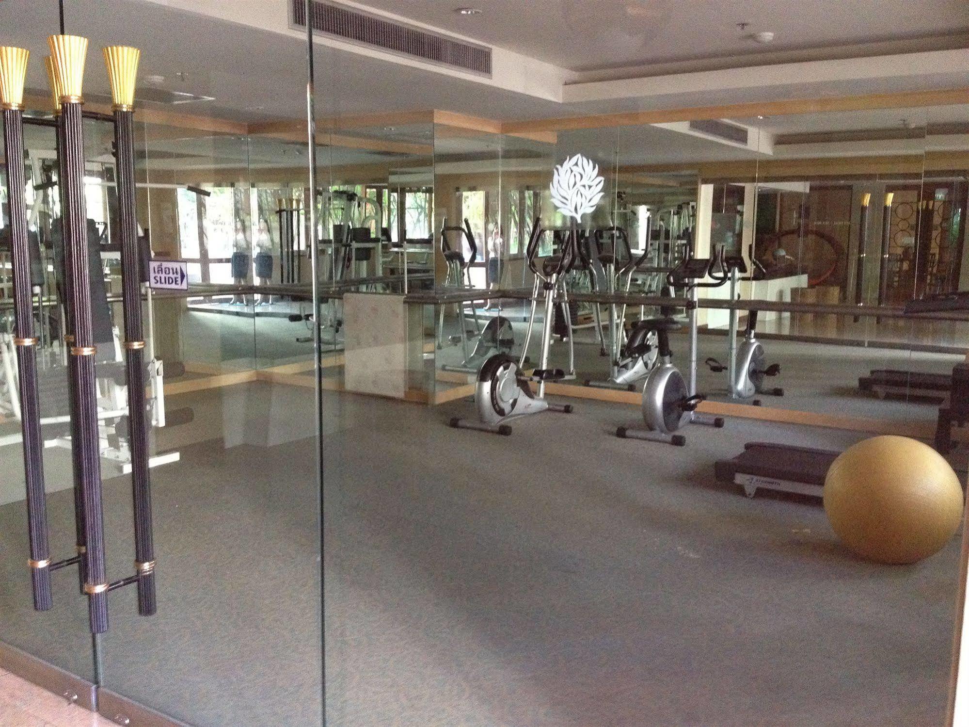 Gardengrove Suites Bangkok Esterno foto