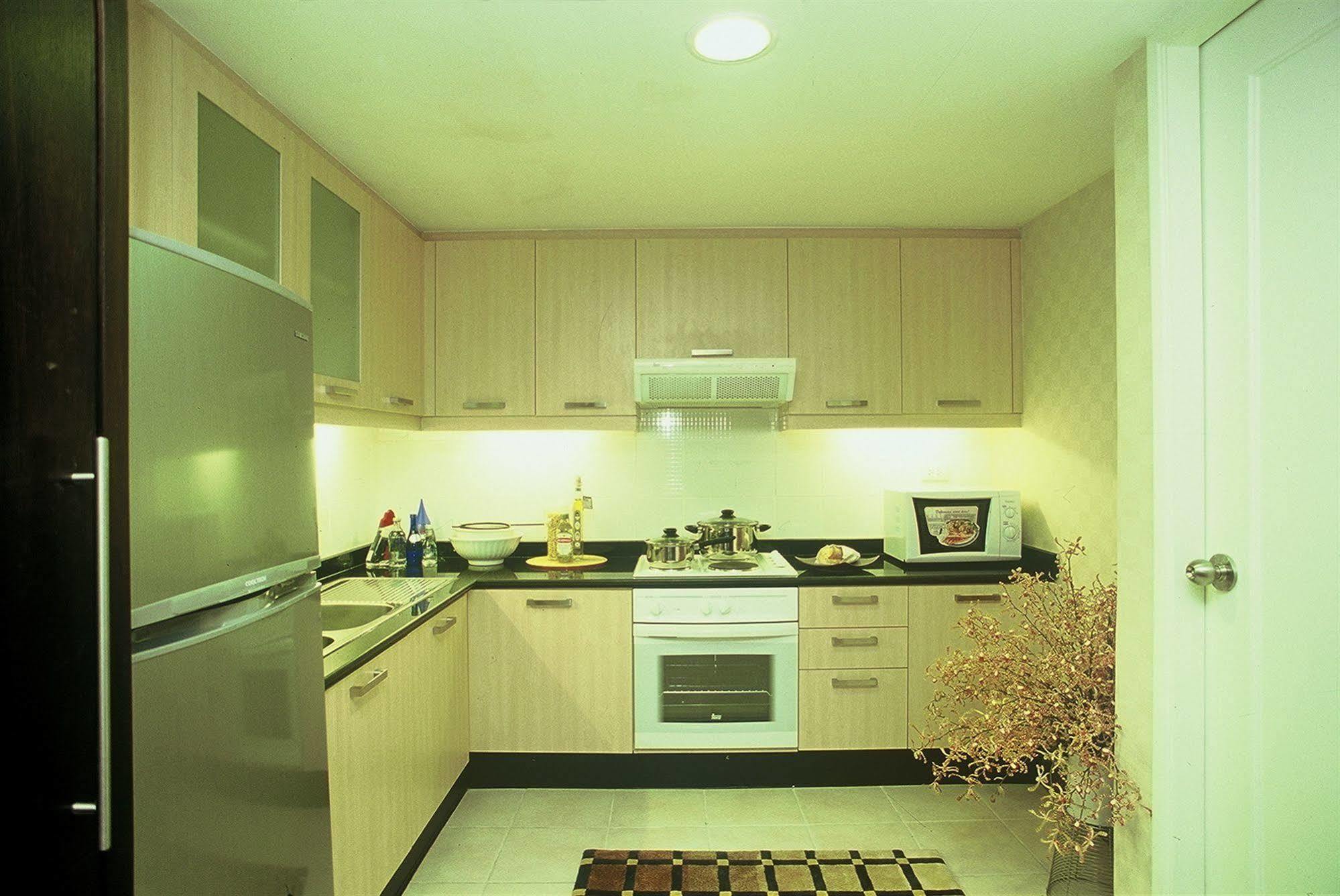 Gardengrove Suites Bangkok Esterno foto