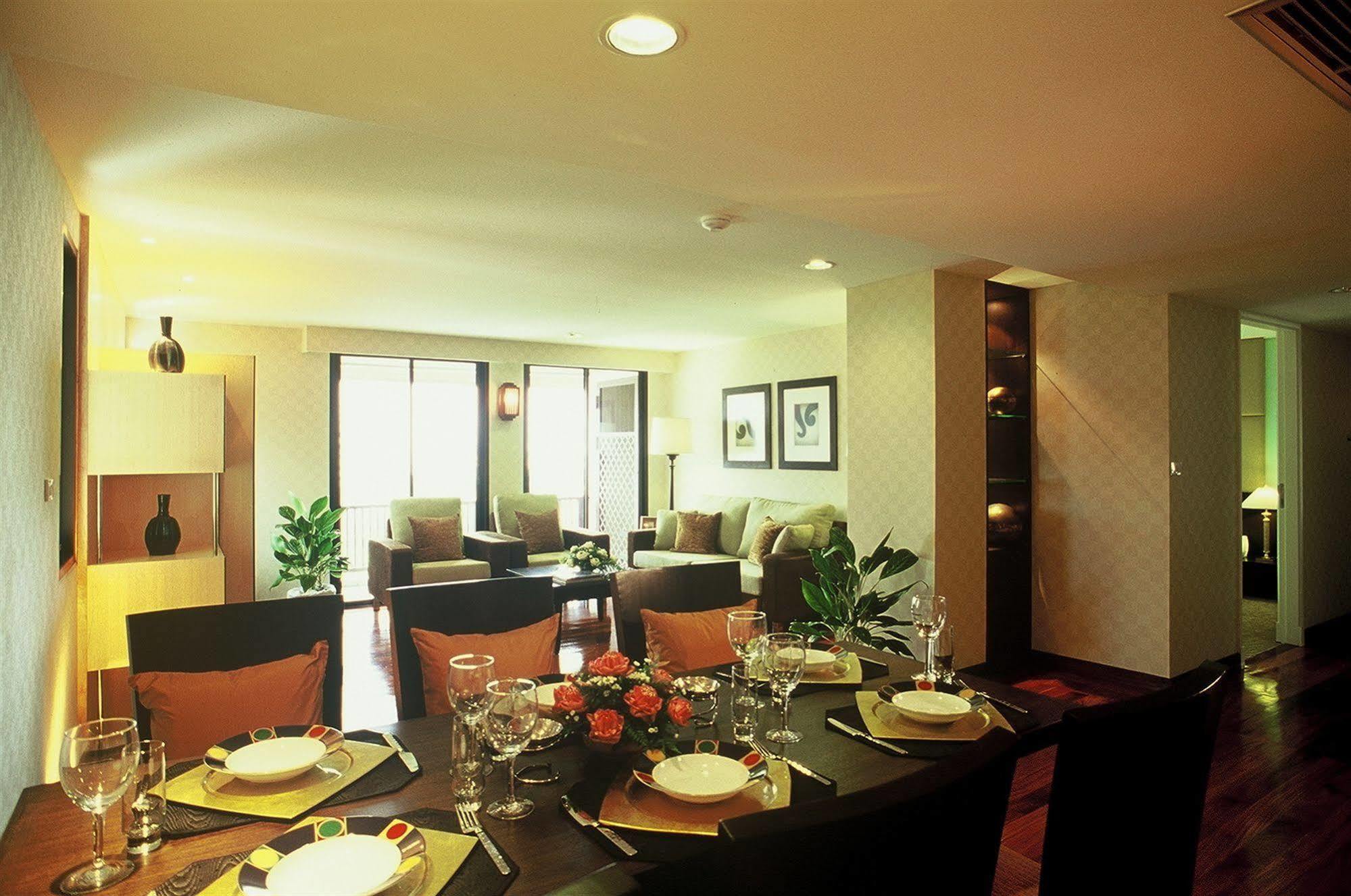 Gardengrove Suites Bangkok Esterno foto
