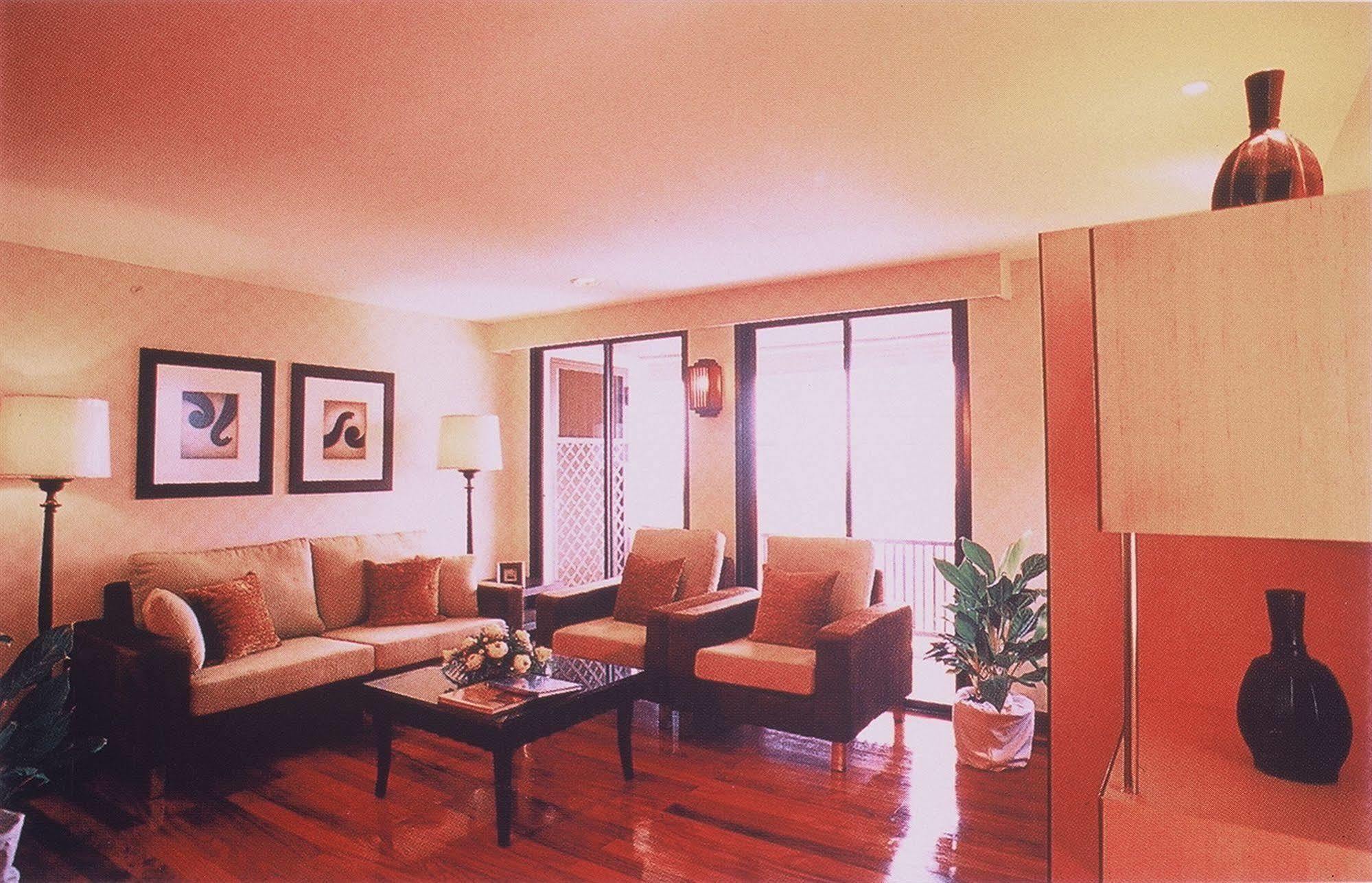 Gardengrove Suites Bangkok Esterno foto